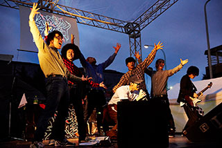 news-1511102100-c007