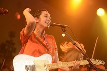サイリウムはなくても、あふれる笑顔がいちばんの輝き！“佐藤聡美1st Tour”東京公演レポート