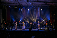 KalafinaとAimerが徳島の夜空の下で夢の共演！“「唄の降る夜」コンサート”LIVEレポート