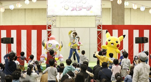 佐香 智久“AnimeJapn2015”ポケモンステージに、ポケモン映画メインキャラクター“フーパ”を連れて登場！ピカチュウ×フーパ×佐香智久のスペシャルコラボで、子どもたち大盛り上がり！