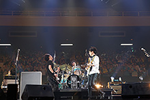 UNISON SQUARE GARDEN日本武道館初ワンマン、1万2500人の前で全26曲演奏！