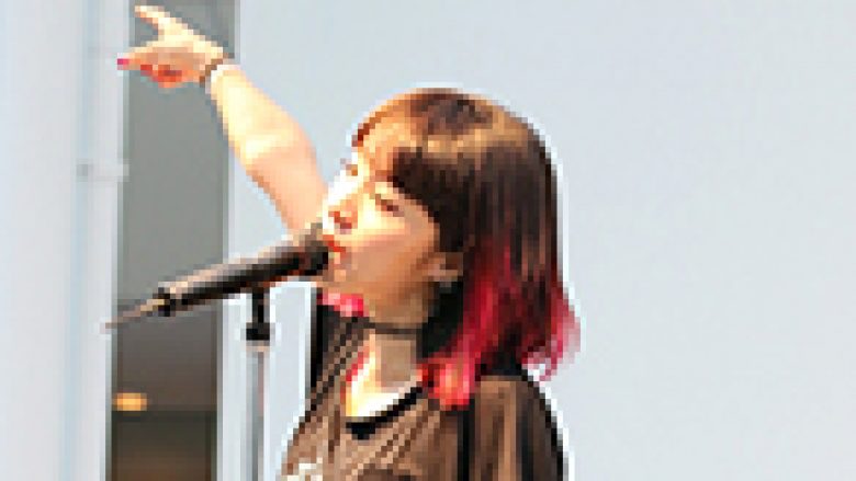 LiSA、最新シングル「Empty MERMAiD」TOP10入り！ラゾーナ川崎＆あべのキューズモールで熱狂ライブ！！