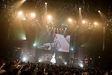 10周年の感謝の想いを胸に、「また、ここから始める」ステージ。“Yui Makino 10th Anniversary LIVE ～So Happy!!～”レポート