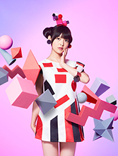 上坂すみれ NEW シングル「恋する図形(cubic futurismo)」のMVが公開！なんとインスタグラム連動のスマホMV？！