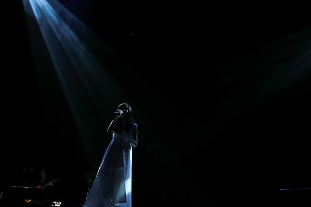 Aimer、全国ツアー最終公演を東京国際フォーラムホールAにて開催！新曲「everlasting snow」も初パフォーマンス！ Acoustic Live Tour 2017の開催も発表！ - 画像一覧（3/6）
