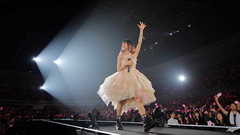 LiSA初のアリーナライブ「LiVE is Smile Always〜NEVER ENDiNG GLORY〜」2DAYSの2日目「the Moon」の模様を1月15日WOWOWで独占放送！
