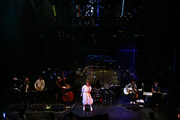 “isai Beat presents 花澤香菜 スペシャルライヴ@billboard Live TOKYO”オフィシャルライヴレポートが到着！ - 画像一覧（1/11）