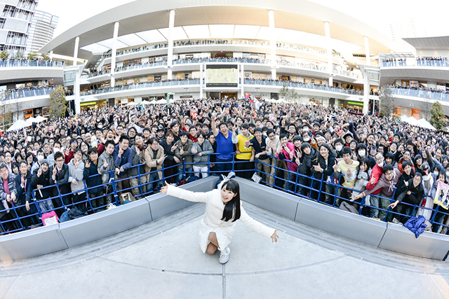 東山奈央、ソロデビューシングル「虹のはじまり」発売記念ミニライブ＋特典お渡し会イベントレポート到着！ - 画像一覧（1/6）