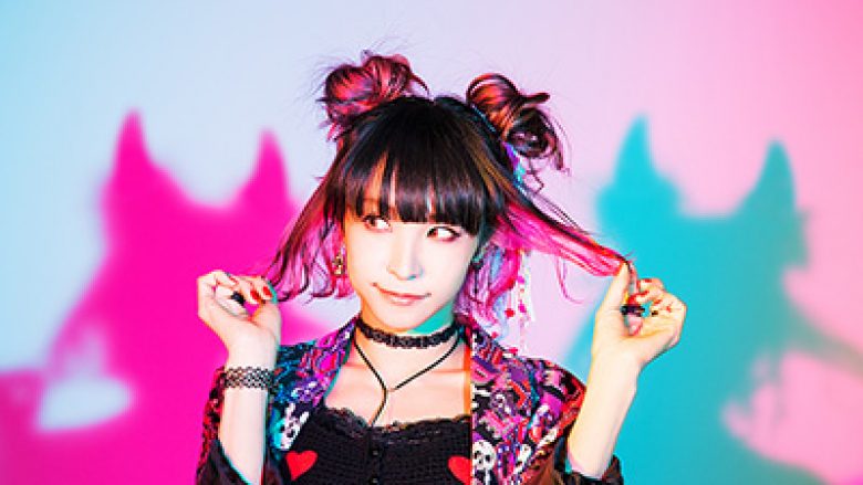 LiSA、ニューアルバム『LiTTLE DEViL PARADE』のアートワークを公開！そして、大人気アパレルブラント「SPINNS」とのコラボ企画が決定！