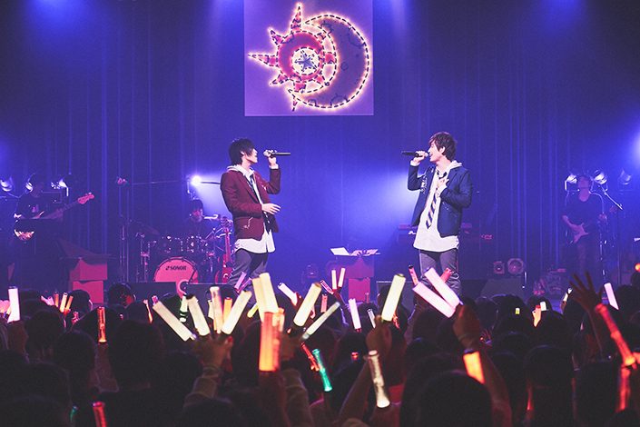 天月 あまつき と佐香智久 お互いのカヴァー コラボ新曲も 笑顔溢れたツーマンライブのオフィシャルレポートが到着 リスアニ Web アニメ アニメ音楽のポータルサイト