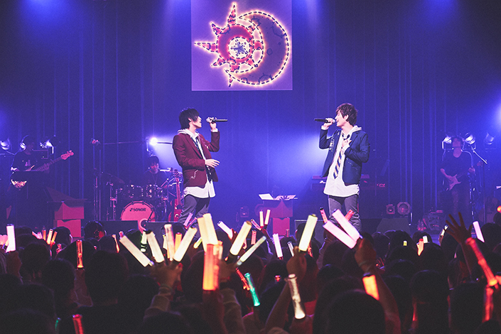 天月-あまつき-と佐香智久 お互いのカヴァー＆コラボ新曲も！笑顔溢れたツーマンライブのオフィシャルレポートが到着！