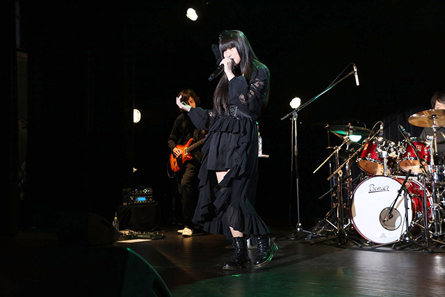 声優・村川梨衣、3rdシングル発売イベントでバンドをバックにしたスペシャルライブを開催！ - 画像一覧（5/5）