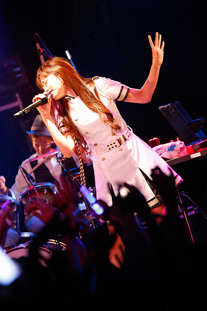 TRUE、ファーストツアー開幕！ライブ速報写真を公開！さらに、ニューシングル情報・最新アーティスト写真公開！ - 画像一覧（12/13）