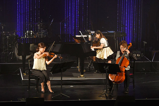 牧野由依の歌声が、観客の心に幸せを“セーブ”。“Yui Makino Live『Reset＆Happiness』”レポート - 画像一覧（5/6）