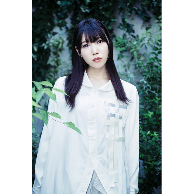 相坂優歌　待望の３rdシングル！作詞・作曲：尾崎世界観（クリープハイプ）による「ひかり、ひかり」11月8日シングル発売決定＆ジャケット写真公開！ - 画像一覧（2/4）