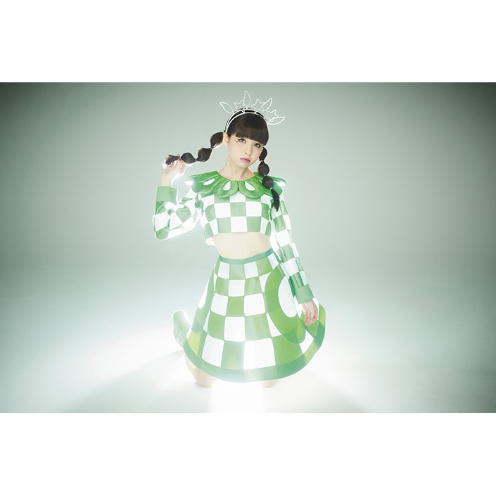 春奈るなニューシングル「KIRAMEKI☆ライフライン」“レトロフューチャー”衣装に“キラメキのコントラスト”新ビジュアル解禁！ - 画像一覧（3/5）