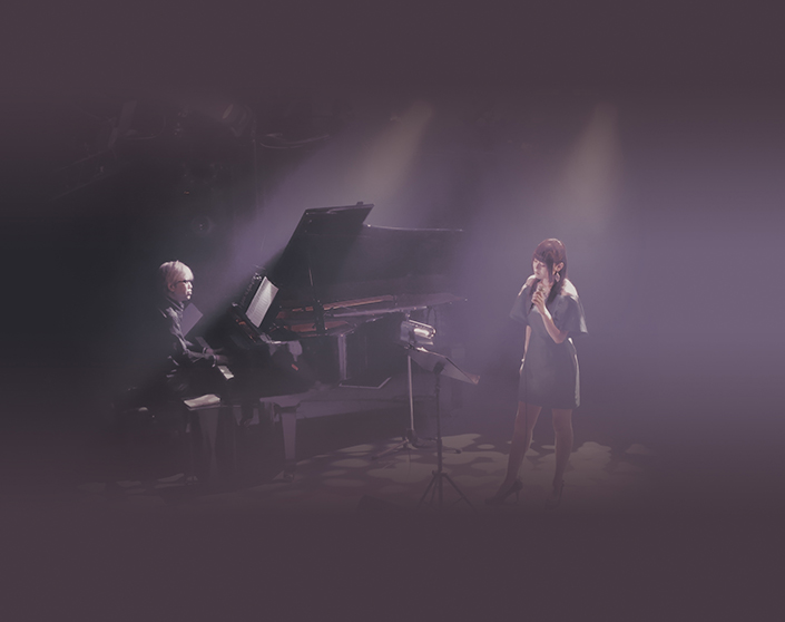 ピアノと歌、観客との空気感、息遣いなど、会場の臨場感がたっぷりと詰まった織田かおりのアコースティックライブCDが本日発売！