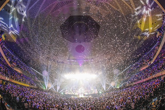 武道館が七色にきらめく！「東山奈央 1st LIVE“Rainbow”at 日本武道館」ライブレポート - 画像一覧（1/5）