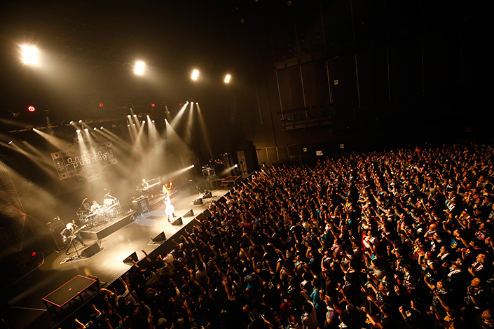 「予定調和」を壊して「その先へ」――“angela Live Tour 2018 Beyond”セミファイナル　ライブレポート - 画像一覧（1/10）