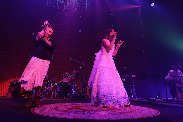 LiSA初のアコースティック・ワンマンライブ！“LiVE is Smile Always～FUN&FANFARE～[Acoustic Time]”レポート - 画像一覧（5/10）