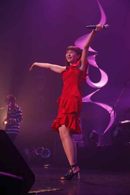 『Curiosity』の曲をたっぷり披露！中島 愛「Megumi Nakajima Live Tour 2018 “Curiosity of Love”」音楽の良さや楽しさを体感したツアーファイナル公演をレポート！ - 画像一覧（1/7）