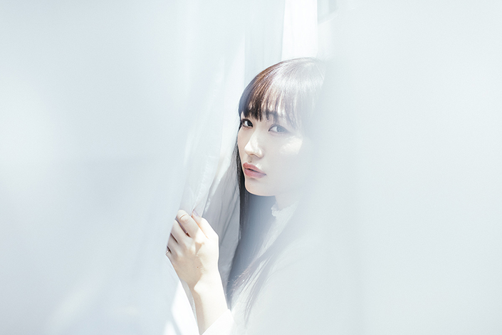 「ふと、その声が聴きたくなる」シンガーソングライター安月名莉子、2018年10月放送TVアニメ『やがて君になる』主題歌でデビュー - 画像一覧（2/3）