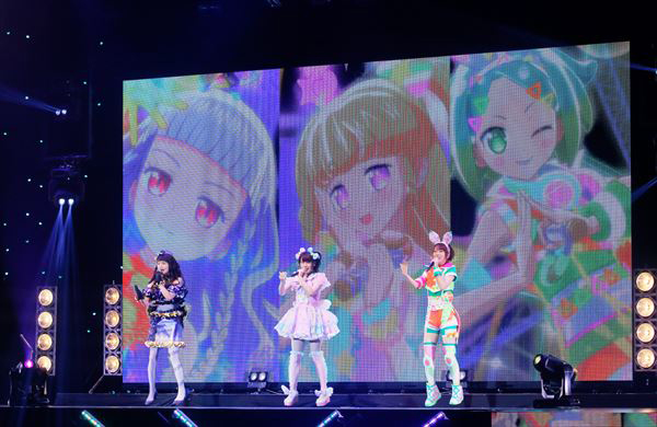 作中の名シーンや、作品を超えた掛け合いも現実に！“プリパラ＆キラッとプリ☆チャン AUTUMN LIVE TOUR”東京公演レポート - 画像一覧（9/14）