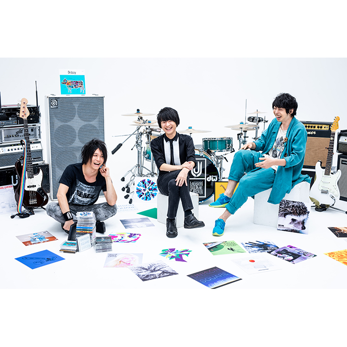 UNISON SQUARE GARDEN、バンド結成15周年ライブを大阪で初の野外ワンマンライブ開催!シングルのカップリング曲を集めたB面集ベストアルバムリリースも決定！ - 画像一覧（1/3）