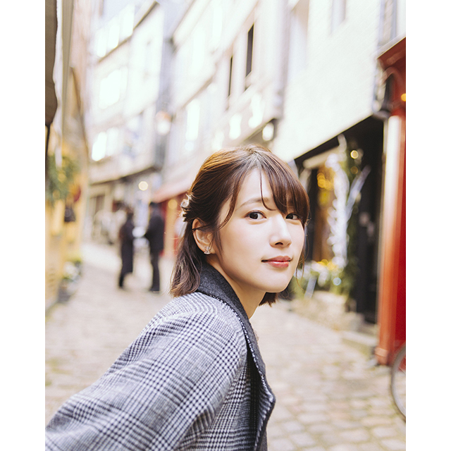 内田真礼 写真集・メイキングDVDの発売決定！さらに2019年元日開催の日本武道館ワンマンライブBlu-ray・DVDも発売！ - 画像一覧（1/3）