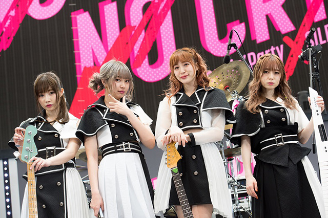 ポピパ×サイサイ、ガールズバンド新時代の幕開くバチバチ対バンライブ「NO GIRL NO CRY」初日レポート - 画像一覧（2/5）