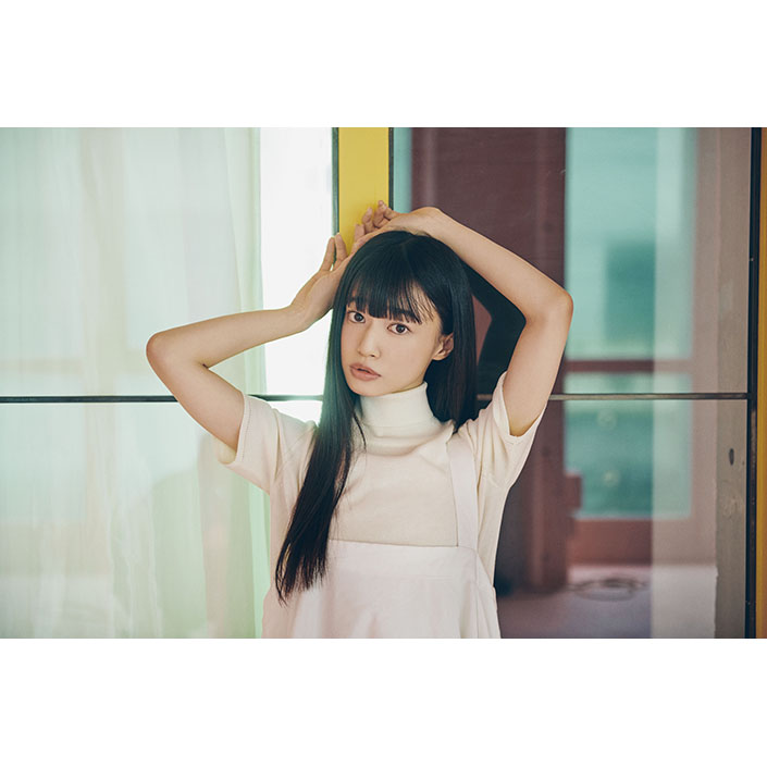 結城萌子8月28日リリースのメジャーデビューシングルEP『innocent moon』ジャケット写真＆川谷絵音×菅野よう子によるリードシングル「さよなら私の青春」ティーザー動画公開！ - 画像一覧（1/3）