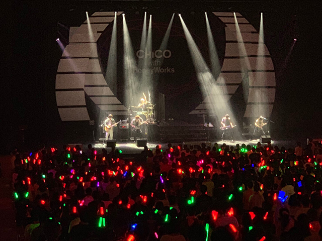 チコハニ最大規模のツアー“LAWSON presents CHiCO with HoneyWorks 5th Anniversary Hall Tour 2019 LiVE 5’s ON !!”ライブレポート - 画像一覧（1/2）