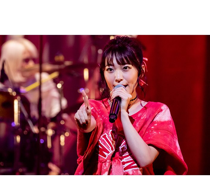 斉藤朱夏、ファンとの絆を強く結んだ初ワンマンライブ「くつひもの