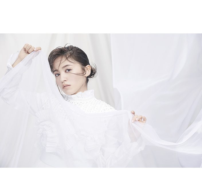 逢田梨香子、1st Album『Curtain raise』から、初の本人作詞曲 「Lotus  