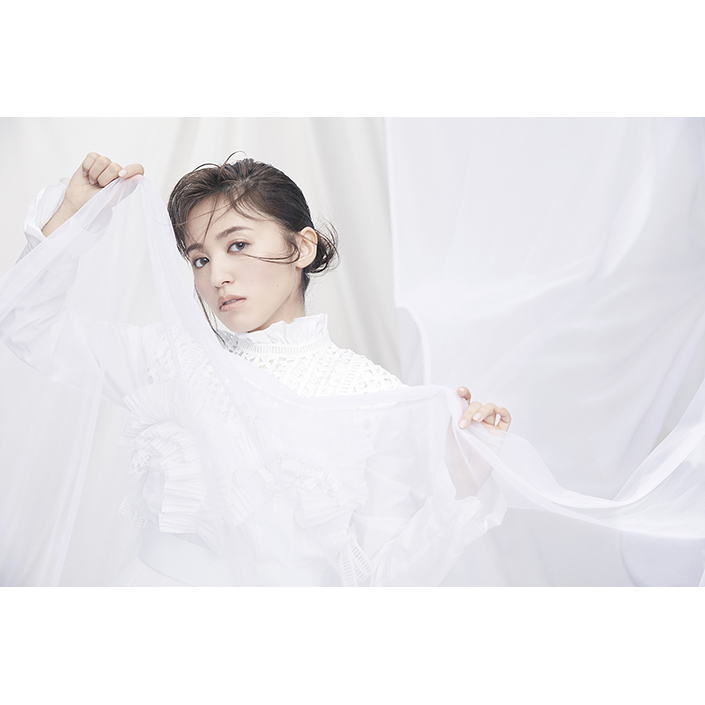 逢田梨香子、1st Album『Curtain raise』から、初の本人作詞曲 「Lotus」 Music Videoが公開！！ - 画像一覧（2/5）