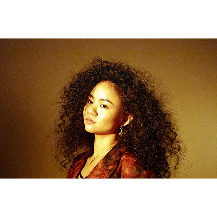 TVアニメ『波よ聞いてくれ』EDテーマ、遥海メジャーデビューシングル「Pride」MUSIC VIDEO公開！ - 画像一覧（2/3）