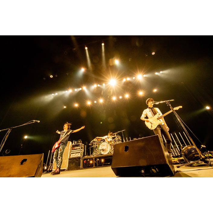 UNISON SQUARE GARDEN、2020 年内の活動計画5大トピックスを発表！6月24日に新作LIVE BD/DVD「Bee-side Sea-side U-side」、年内には待望のオリジナルフルアルバム『Patrick Vegee』をリリース！ - 画像一覧（2/4）