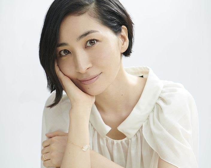 坂本真綾 7月15日発売 25周年記念アルバム『シングルコレクション＋アチコチ』ジャケット写真＆新アーティスト写真公開！ - 画像一覧（3/4）