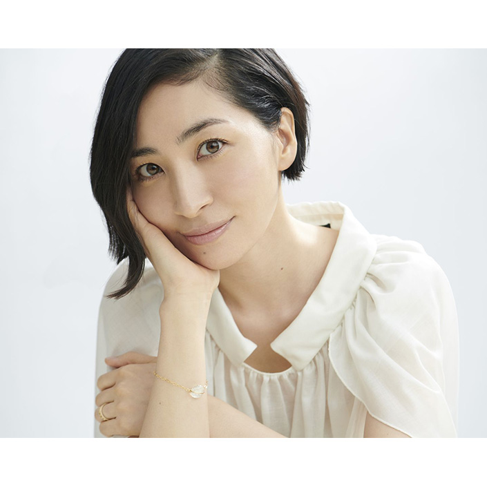 坂本真綾 7月15日発売 25周年記念アルバム『シングルコレクション＋アチコチ』ジャケット写真＆新アーティスト写真公開！ - 画像一覧（2/4）