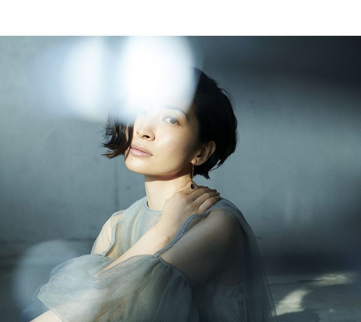 坂本真綾 両A面シングル「独白↔躍動」ジャケット写真公開！カップ