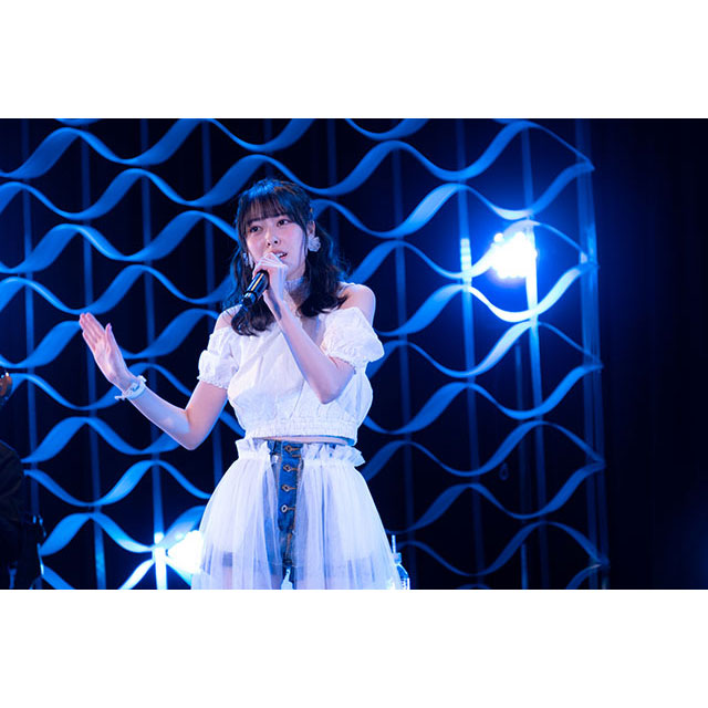 先輩たちの名曲カバー＆ソロデビュー曲「桜舞い散る夜に」初披露！　“近藤玲奈 1st LIVE～Listen～”レポート - 画像一覧（2/13）