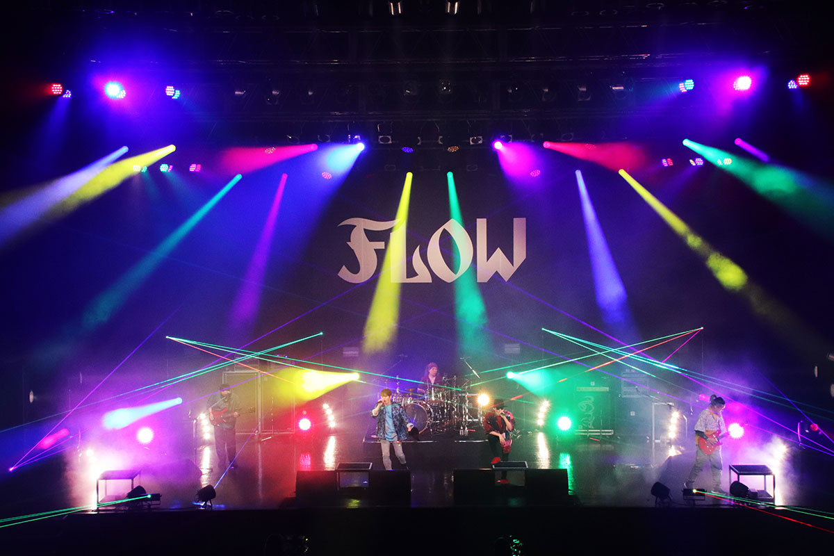 【ライブレポ連載】FLOW SPECIAL ONLINE LIVE 全アルバム網羅 炎の12ヶ月：vol.8『FLOW THE MAX!!!』 - 画像一覧（1/11）