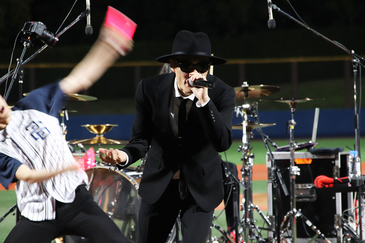 【ライブレポ連載】FLOW SPECIAL ONLINE LIVE 全アルバム網羅 炎の12ヶ月：vol.9『26 a Go Go!!!』 - 画像一覧（13/20）