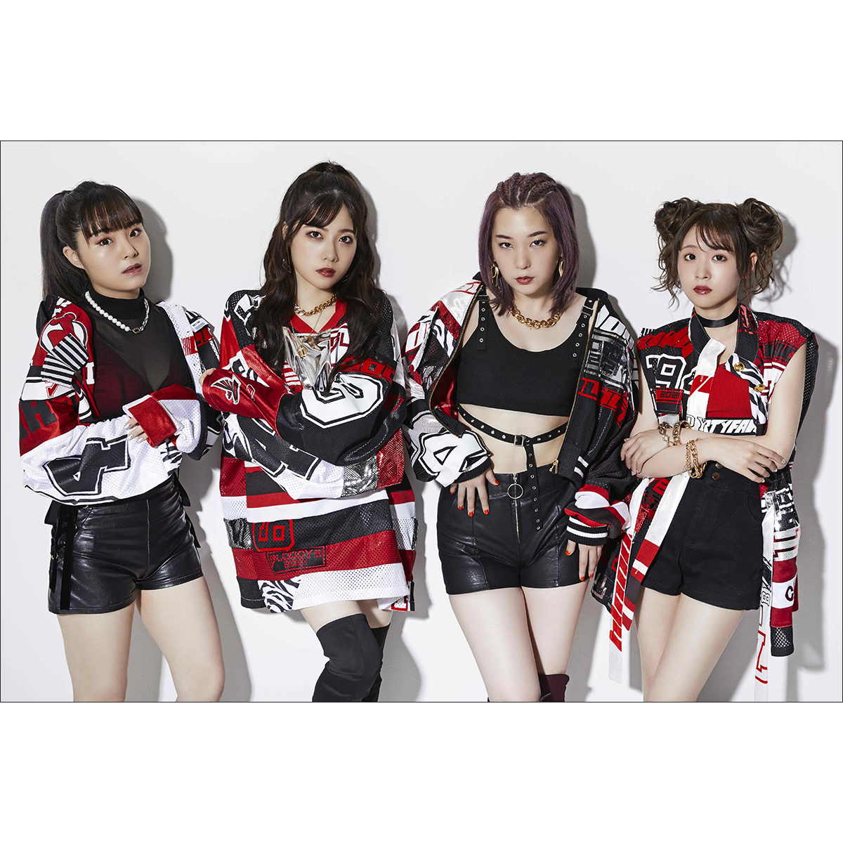 人気声優・高槻かなこ、礒部花凜 率いるヴォーカル&パフォーマンスユニット「BlooDye」初のALBUM『FUTURE WINGS』9月29日リリース決定！先行配信シングル「Hug me Hug you／LOVE or DIE」は7月21日配信リリース！ - 画像一覧（1/3）