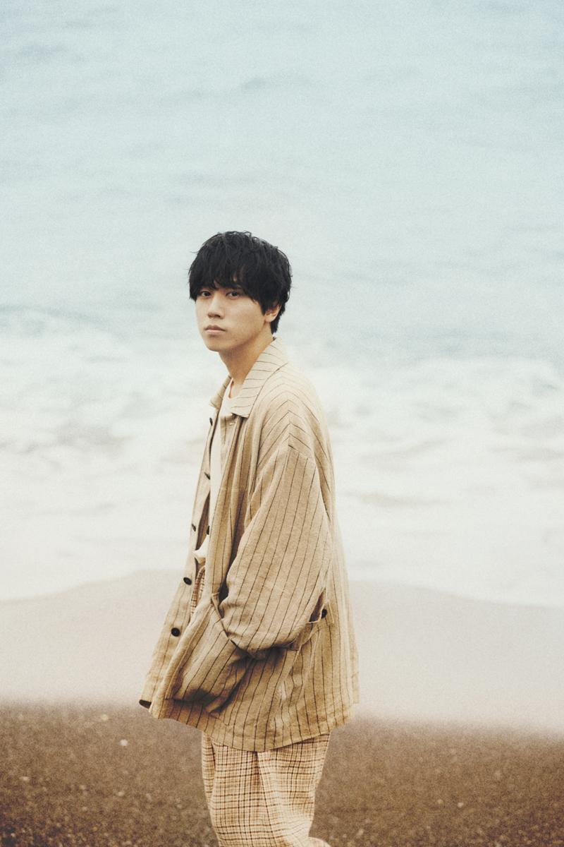 梶原岳人、10月20日発売 1st mini Album『何処かの君に』の新曲にSaucy Dog石原慎也提供の書き下ろしのコラボ楽曲が収録決定！さらに、新アー写も解禁！