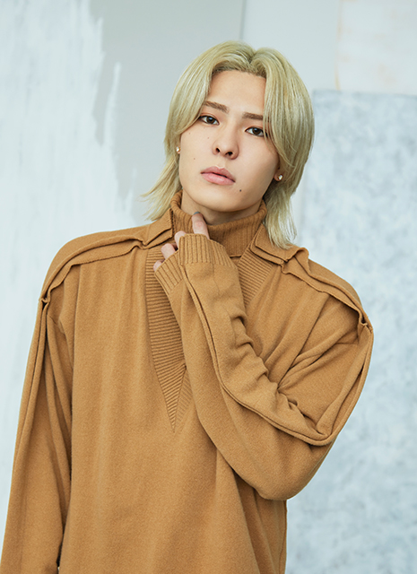 【インタビュー】原作に寄り添った楽曲に――。『劇場版　抱かれたい男1位に脅されています。～スペイン編～』主題歌「変わりゆくもの変わらないもの」を歌うDEEP SQUADより宇原雄飛と比嘉涼樹に話を聞く。 - 画像一覧（7/7）