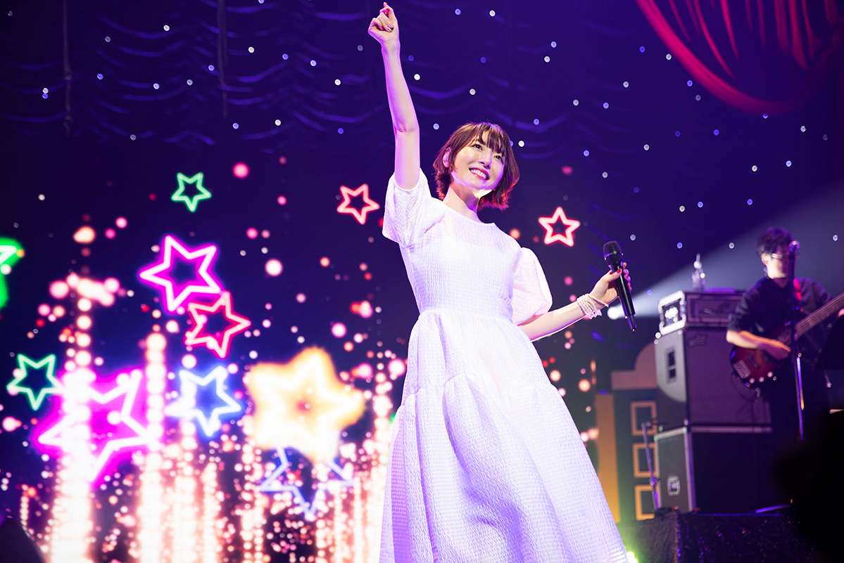 花澤香菜「再出発」への一歩を踏み出す―「HANAZAWA KANA Showcase Live 2021 “Moonlight Magic”」オフィシャルライブレポート到着！ - 画像一覧（6/7）