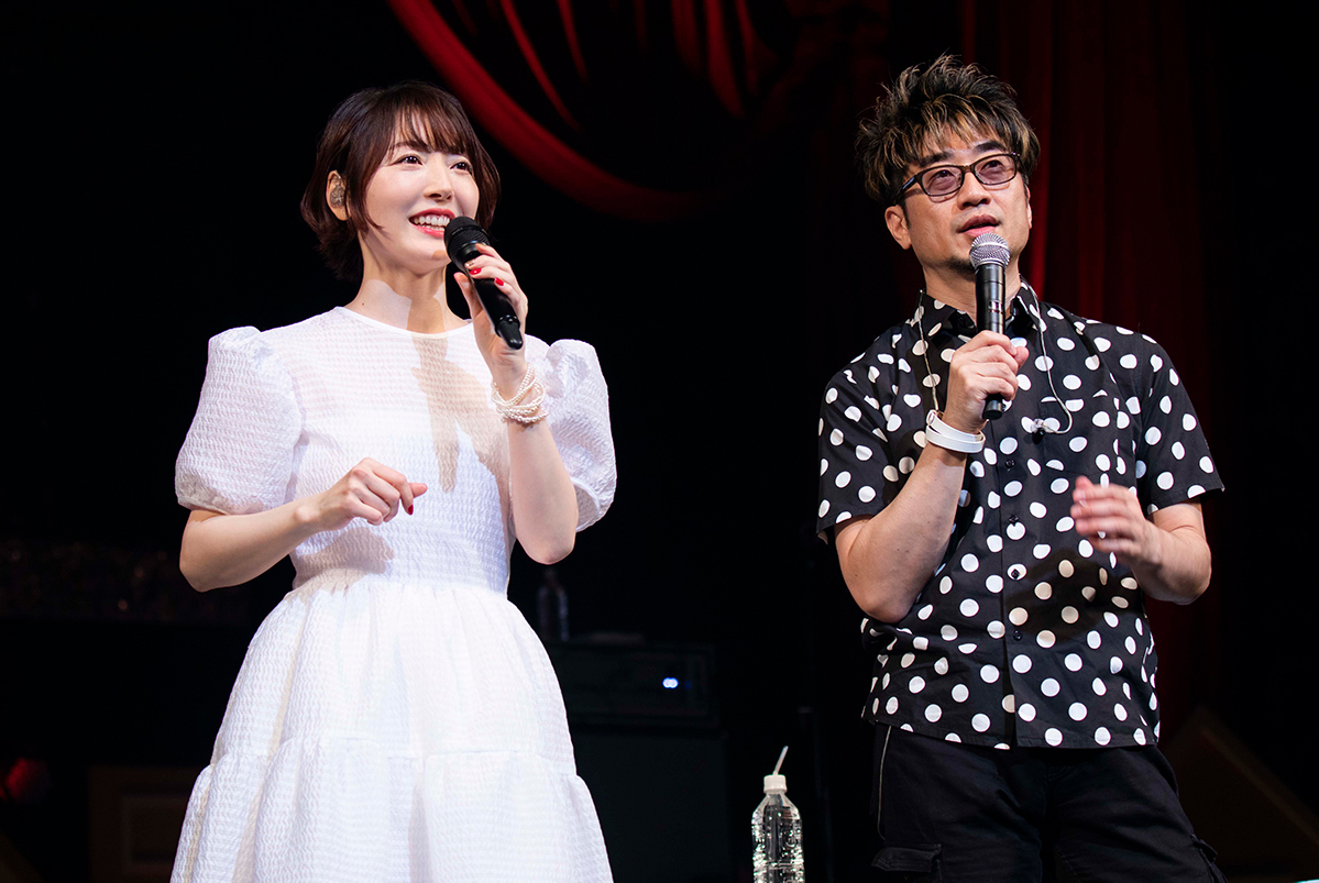 花澤香菜「再出発」への一歩を踏み出す―「HANAZAWA KANA Showcase Live 2021 “Moonlight Magic”」オフィシャルライブレポート到着！ - 画像一覧（4/7）