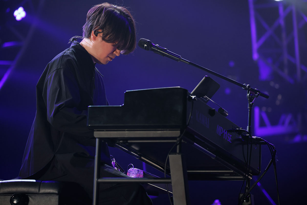 【ライブレポート】CHiCO with HoneyWorks、BURNOUT SYNDROMES、fhánaの3バンドが日本武道館で対バン！“リスアニ！LIVE 2022”初日公演“FRIDAY STAGE”速報レポート - 画像一覧（6/15）