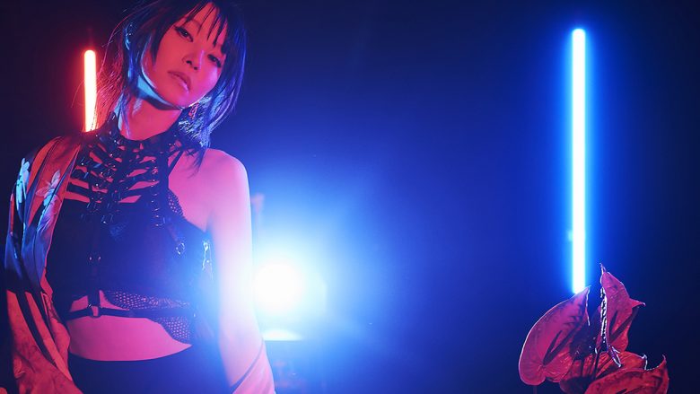 LiSA、4月13日発売 ライブBlu-ray&DVD「LiVE is Smile Always～unlasting shadow～ at Zepp　Haneda(TOKYO)」ティザー映像第2弾公開＆「10th Anniversary Complete Book LiS”A”ni!」本日発売！